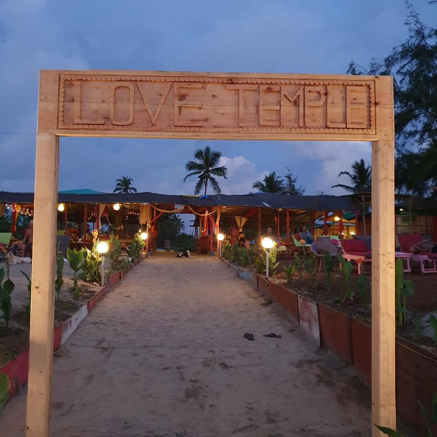 Love Temple Beach Resort Arambol Exterior photo