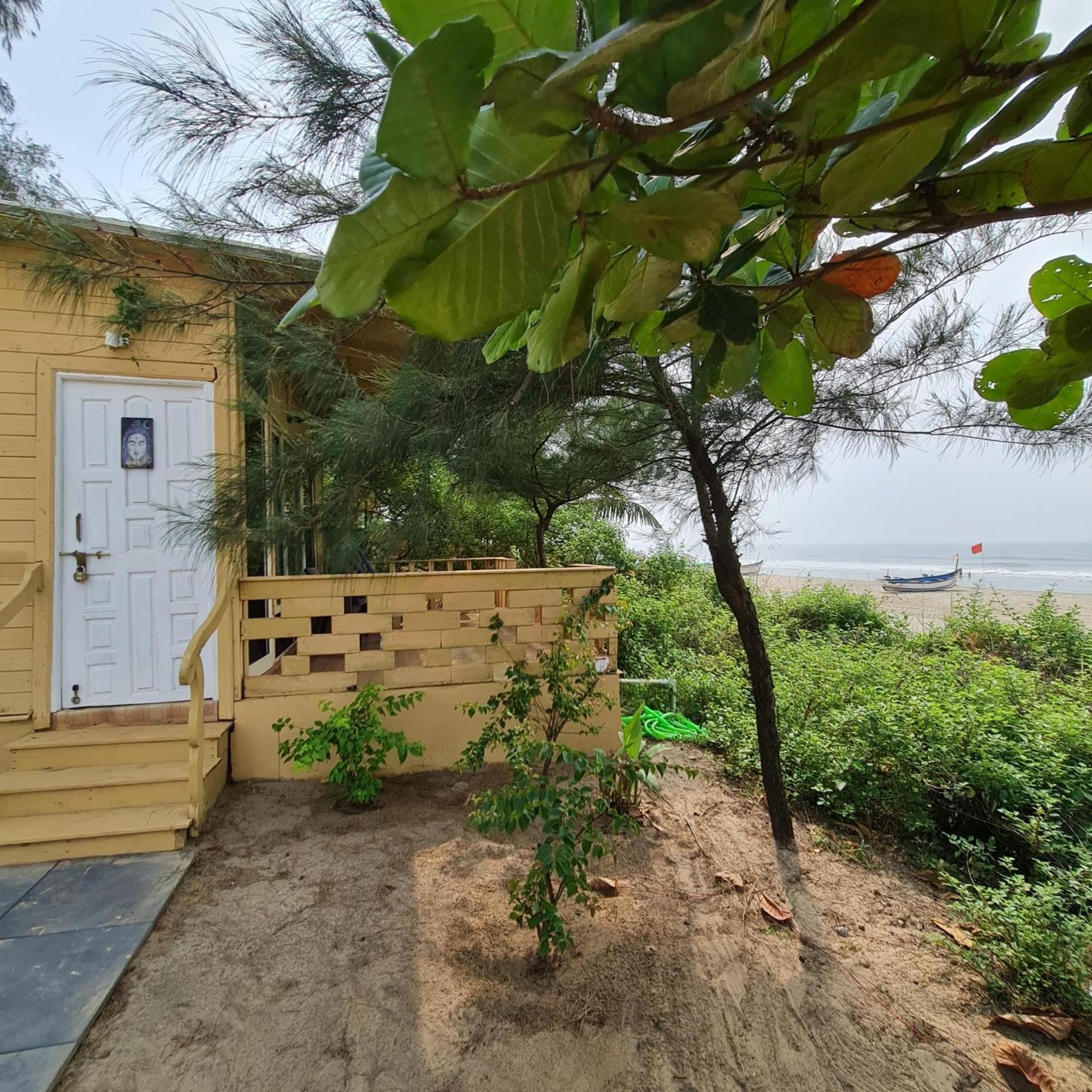 Love Temple Beach Resort Arambol Exterior photo