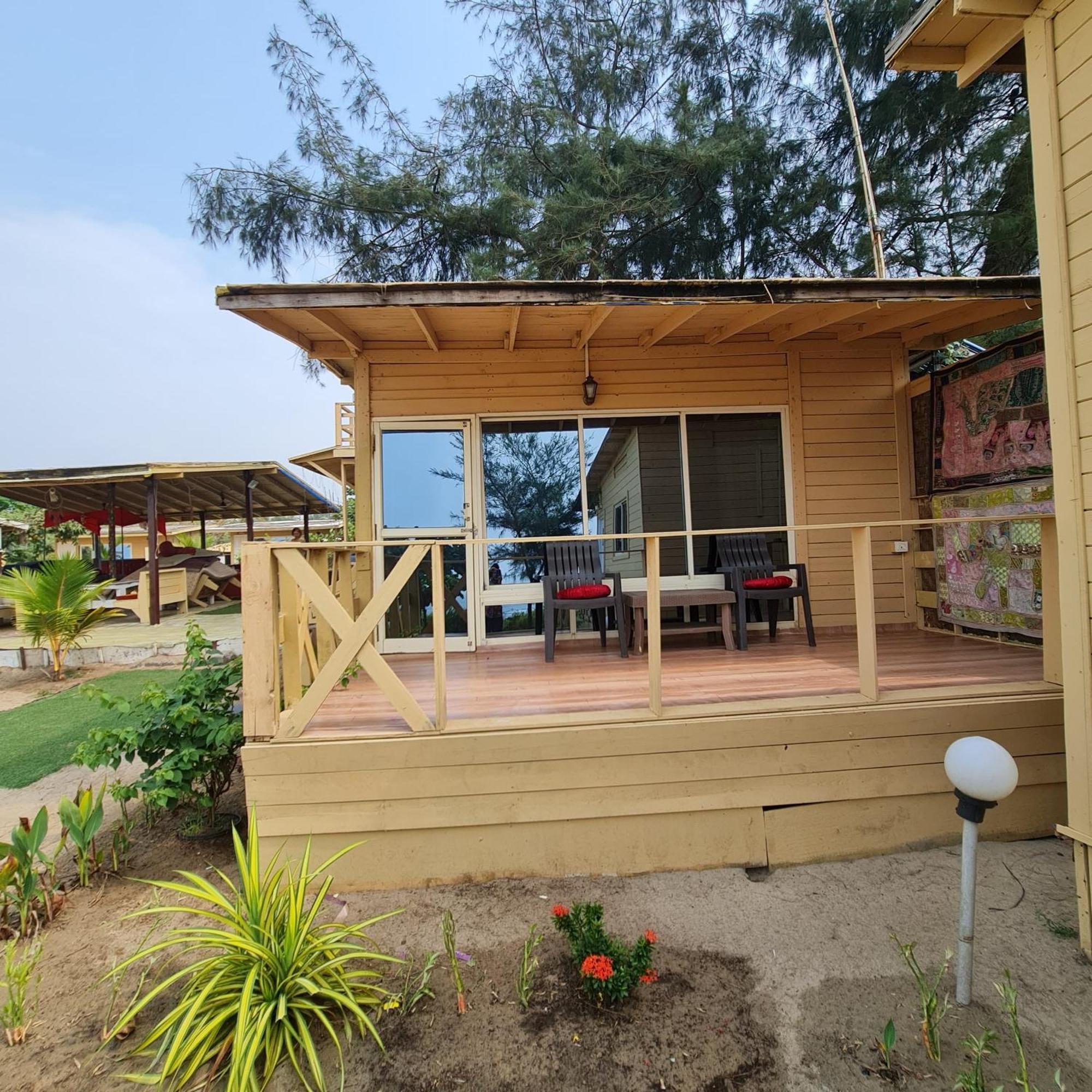Love Temple Beach Resort Arambol Exterior photo